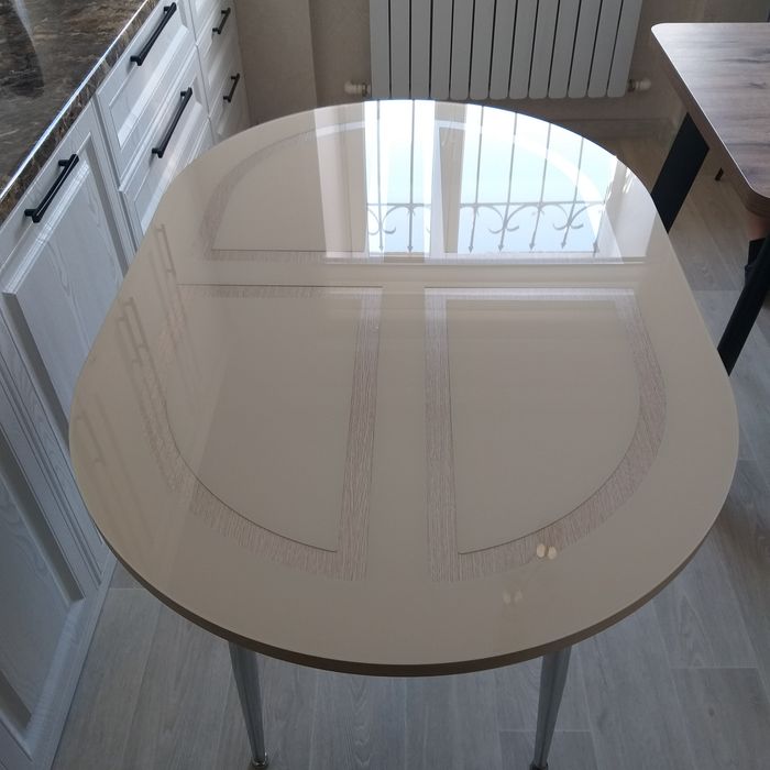 Стол кухонный продаю