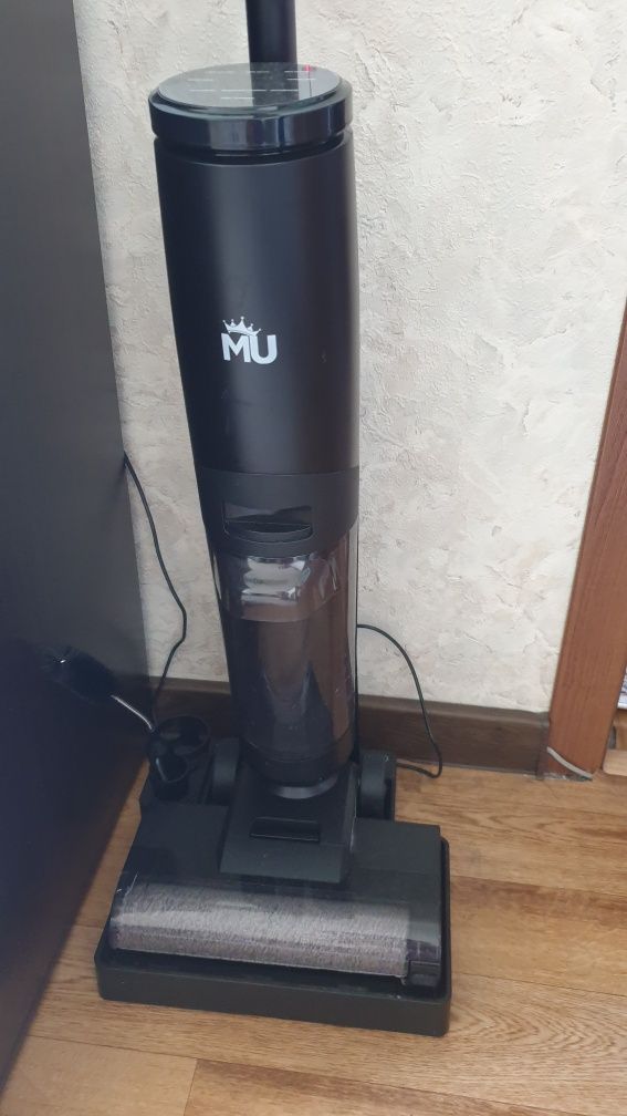 Продам моющий вертикальный пылесос MU почти новый