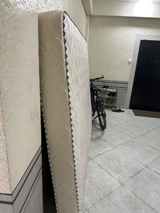 Матрас ортопедический 2x1,80 в отличном состоянии