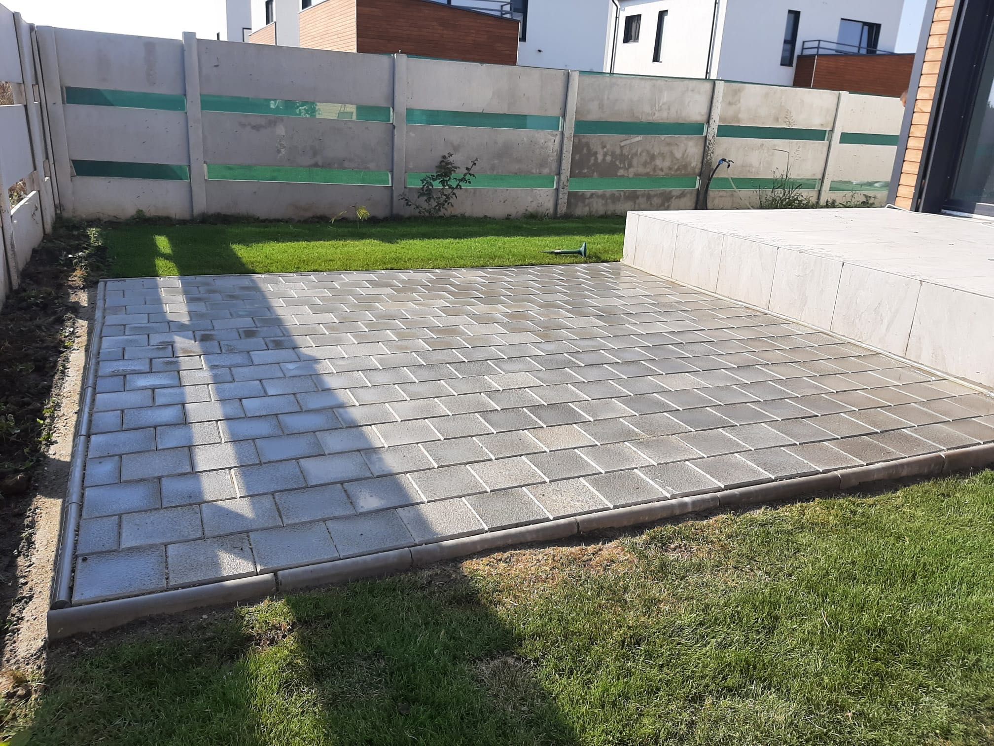 Pavaj pavele borduri pentru Gradina. Montaj pavaj
