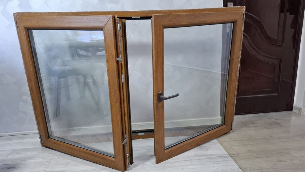 Vând 2 geamuri termopan și un balcon
