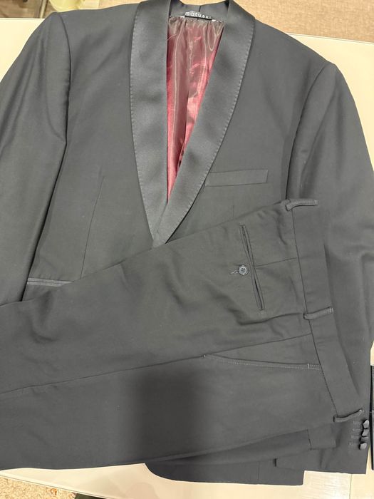 Мъжки елегантен костюм