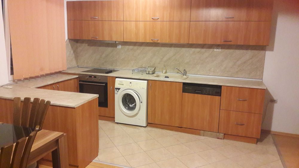 Четиристаен апартамент с гараж в град Аксаково.