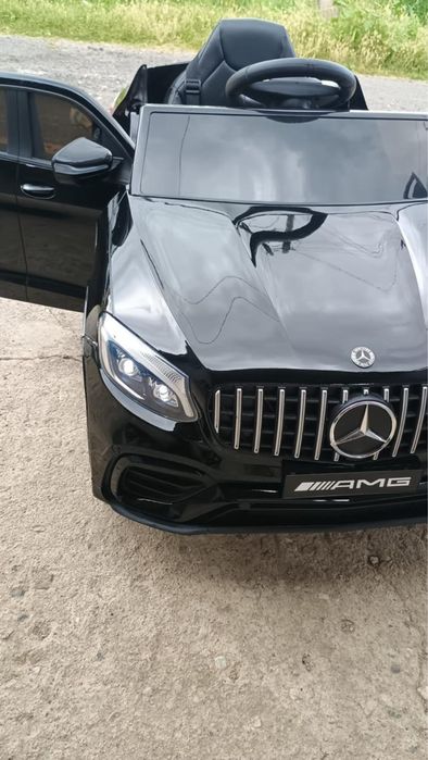 електрически автомобил Mercedes Benz GLC63S
