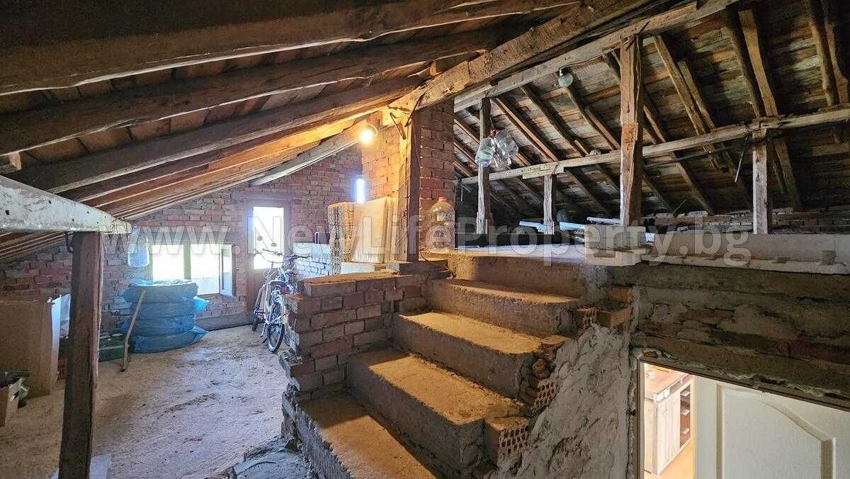 Триетажна къща в с. Дюлево, обл. Бургас