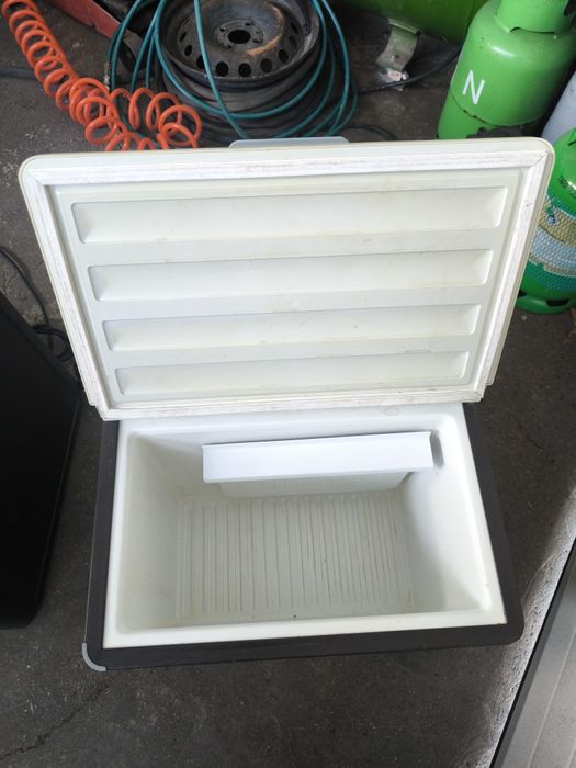 Хладилник на 12 v 220v газ
