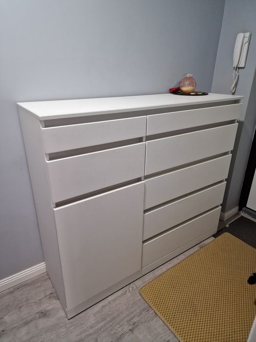 Продам белую обувницу