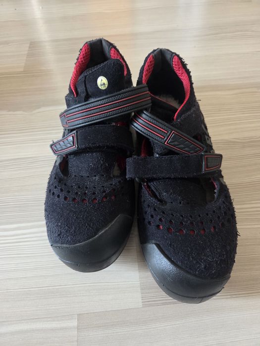 Vând Uvex mărimea 38