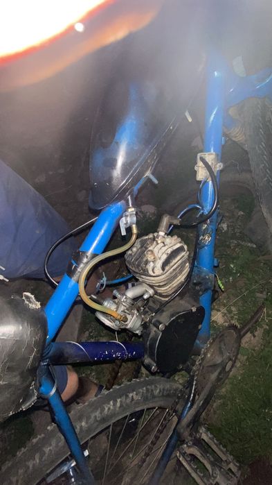 Vand scuter aprillia pentru piesa 450 lei .Si o bicicleta cu motor