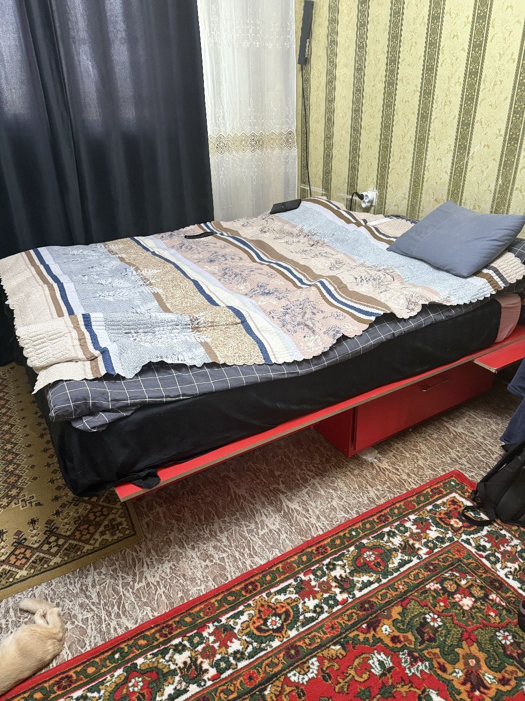 Продается кровать с матрасом