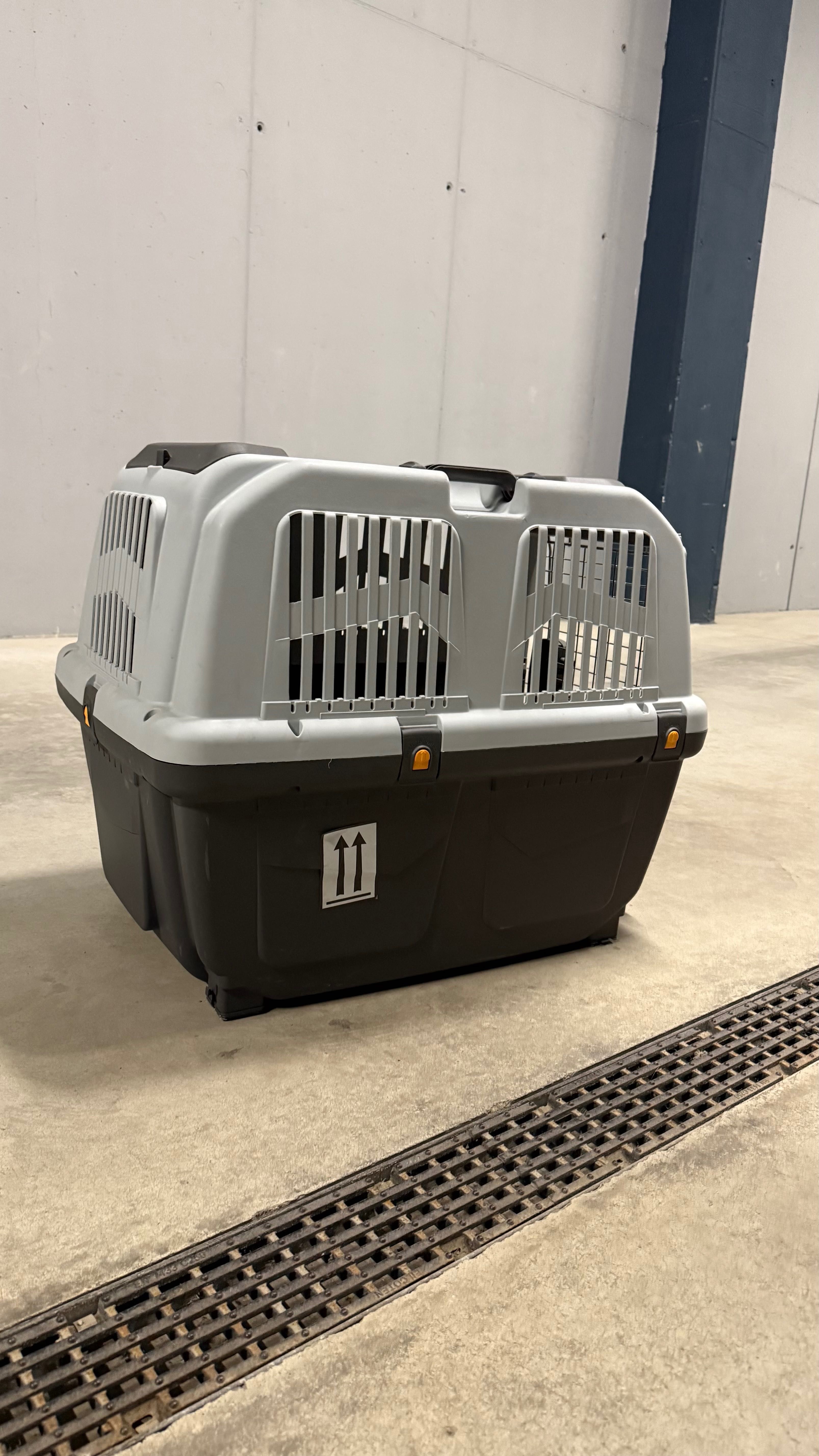 Cușca pentru transport confortabil animalelor de companie