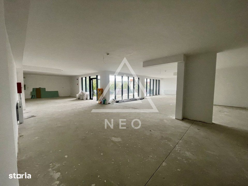 Spatiu comercial de vanzare in Floresti, suprafata 270 mp si 5 parcari
