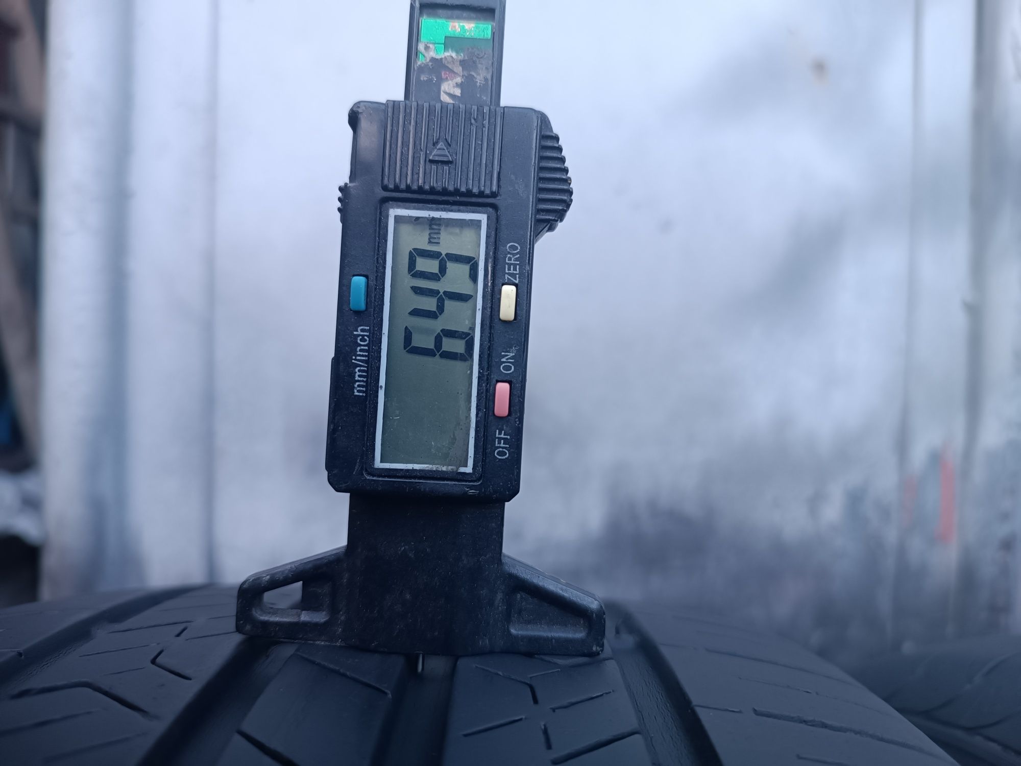 215/55/17 Hankook .