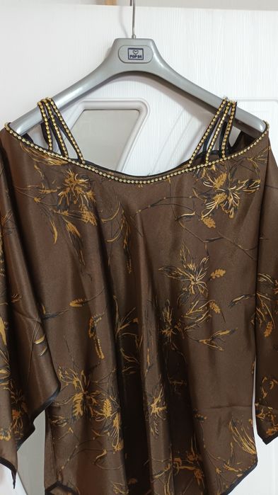 Официална туника.