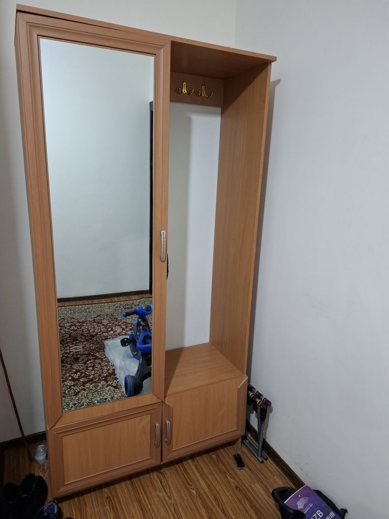 Shkaf prixojnaya. 500.000 narxi kelishiladi
