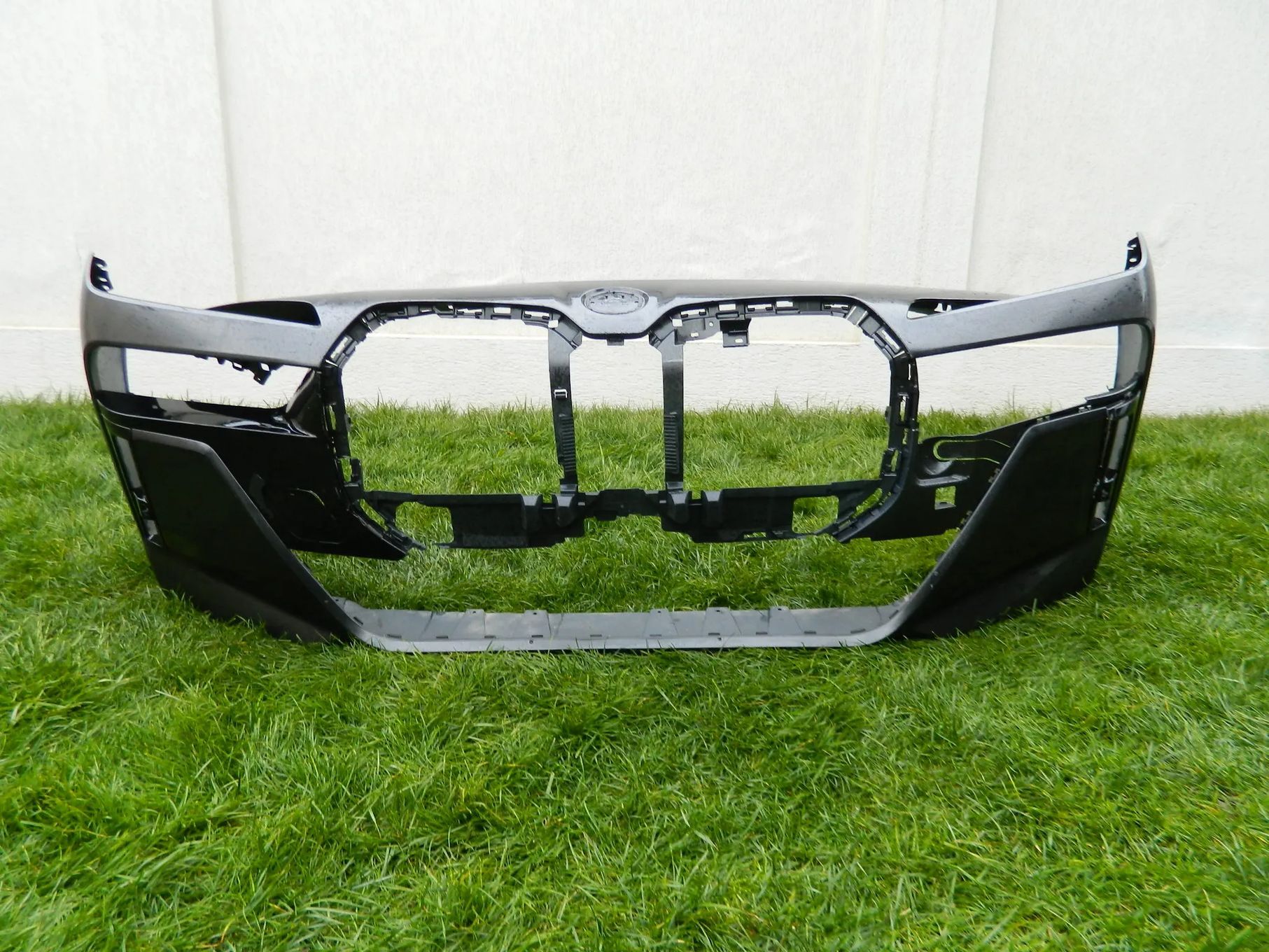 Bara fata BMW seria 7 , i7 , G70 M-Pachet cod 51118081544
