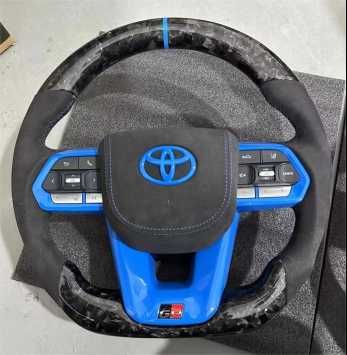 Toyota GR спортен волан карбон алкантара със сини акценти