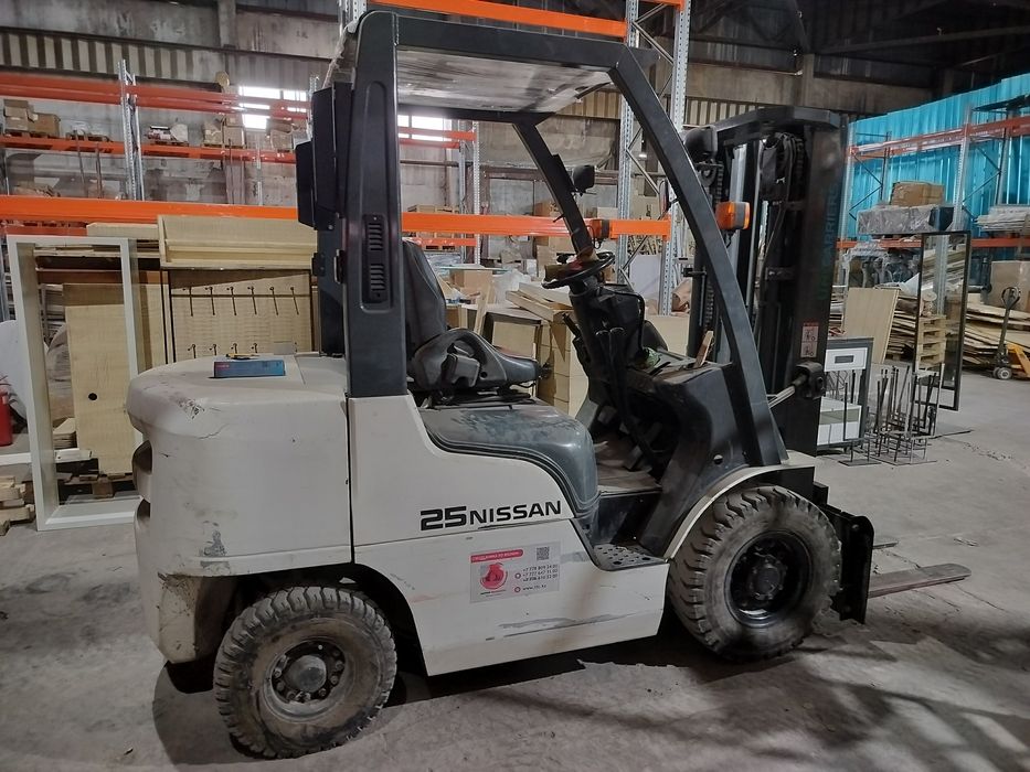 Торговое оборудование,погрузчик, бытовой контейнер