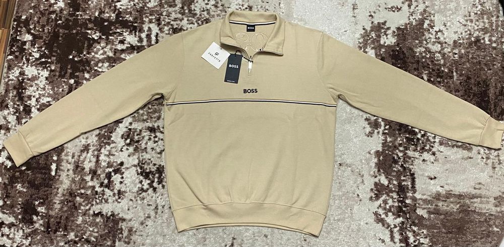 Vând bluza noua de bărbați Boss