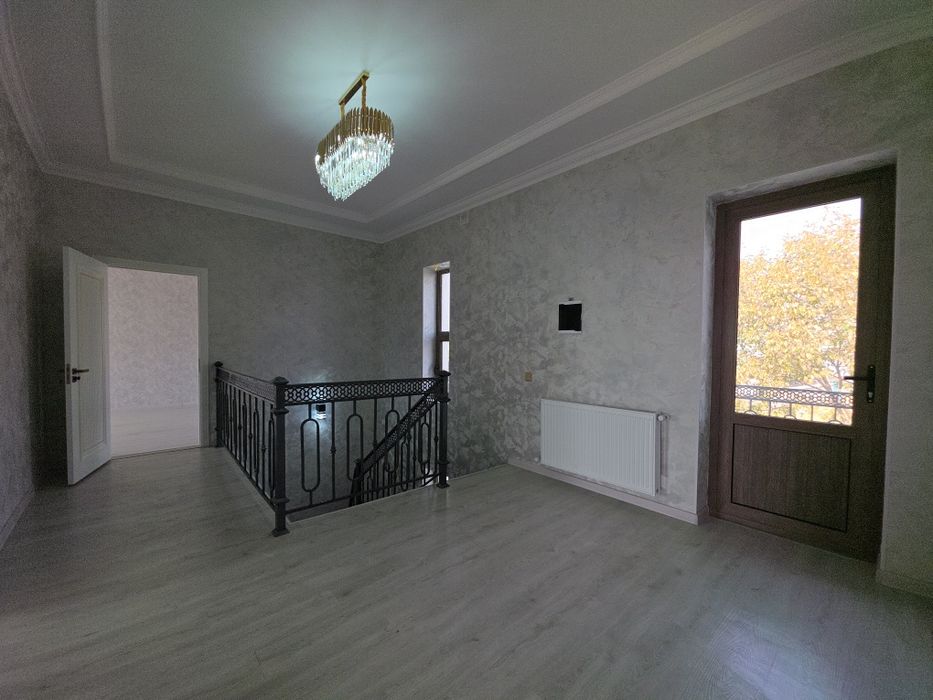 Участок махалля Чорток 3.4 сотки 6 комнат 4 санузла + холл и подвал