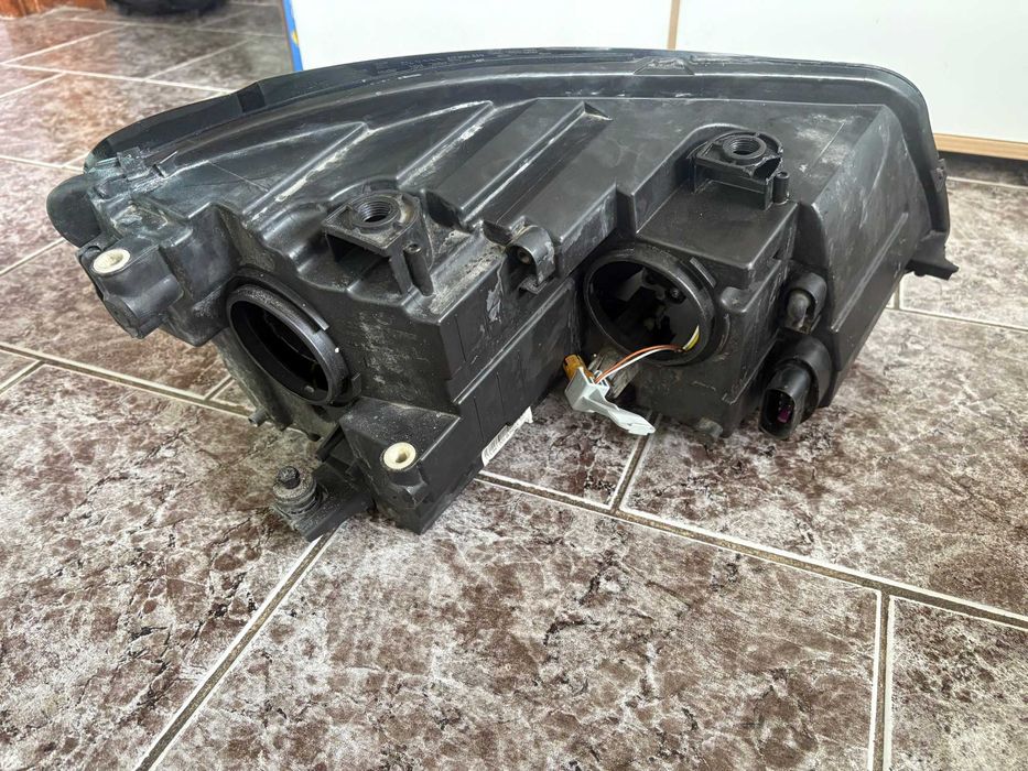 Ляв фар за VW Touran / Туаран 2012