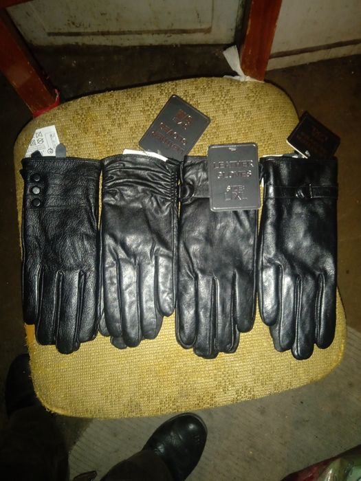 Дамски кожени ръкавици