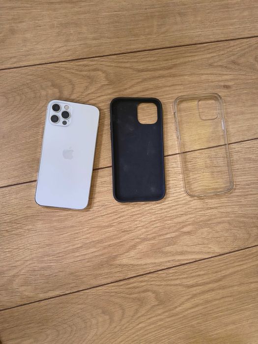 iPhone 12 pro  купен от USA невероятен 83% бат ориг зарядно  2 кейса