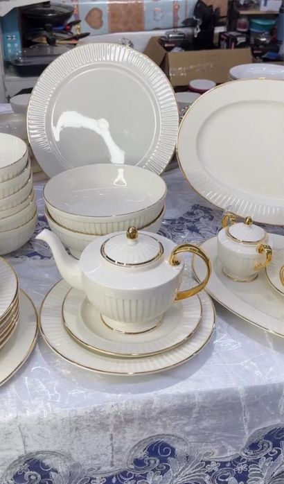 Чайно-столовый сервиз на 12 персон