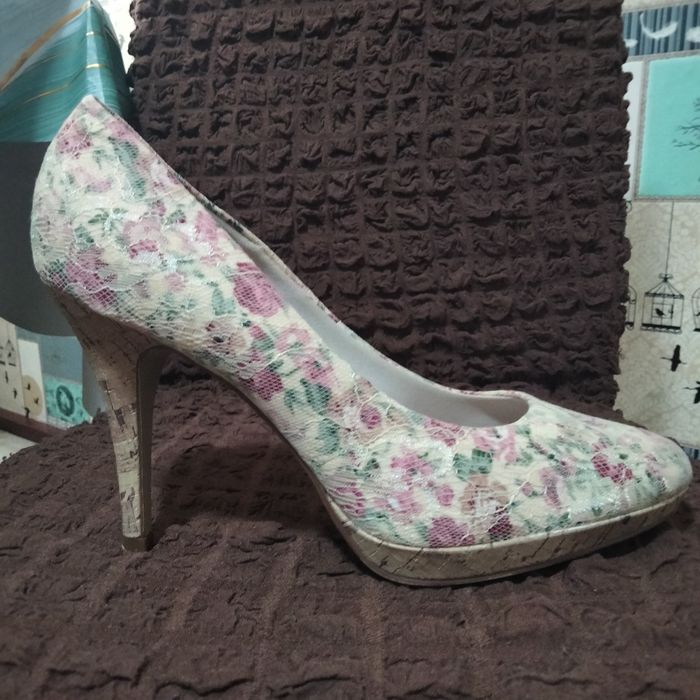 Продам женские туфли