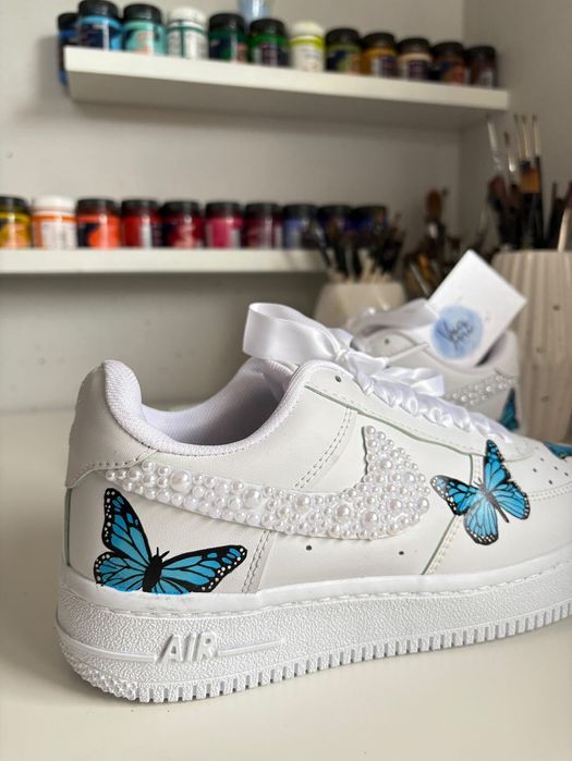 Ръчно нарисувани обувки