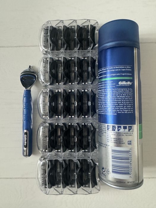 20 rezerve GILLETTE FUSION 5:+aparat de ras+rasier gel