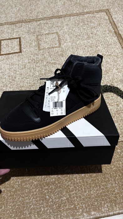 Продам адидас кросовку демисезон