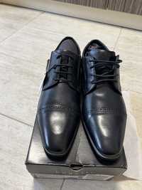 Обувки Bugatti
