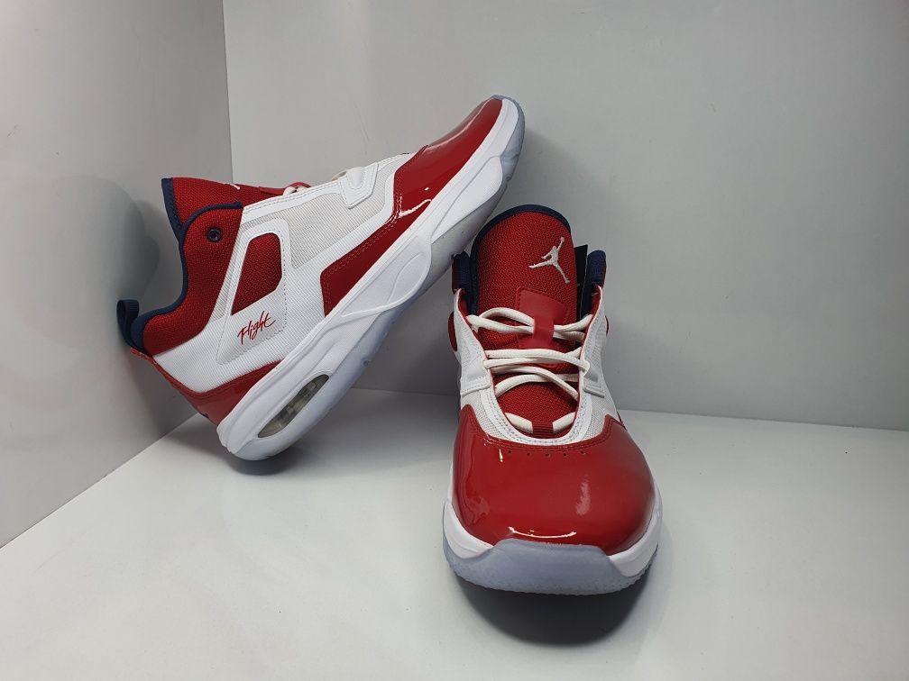 Кецове Air Jordan Stay Loyal 3

Чисто нови с кутия 

Размер 43 стелка