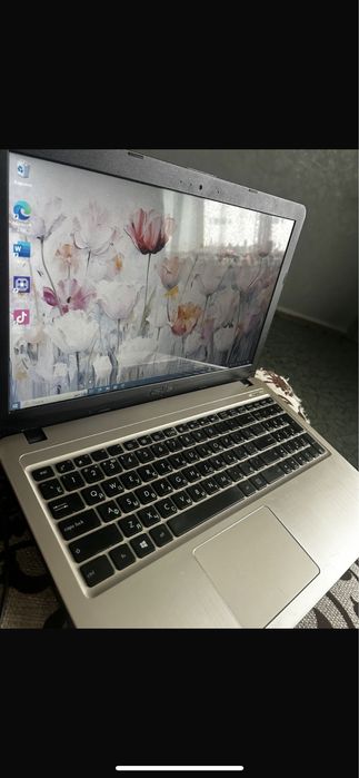 Ноутбук в отличном состояний