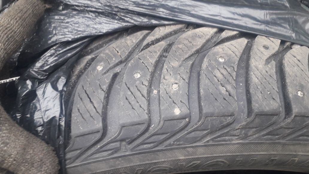 Продам зимнюю резину MICHELIN 275/45R20