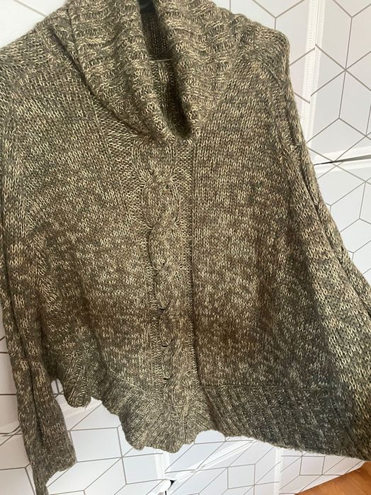 Pulover kaky gen poncho M