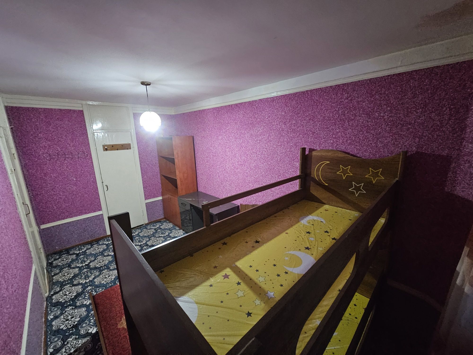 Фрунзенский масивда 2 хонали квартира сотилади