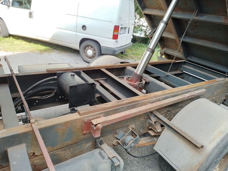 Vând iveco basculabil an 2007