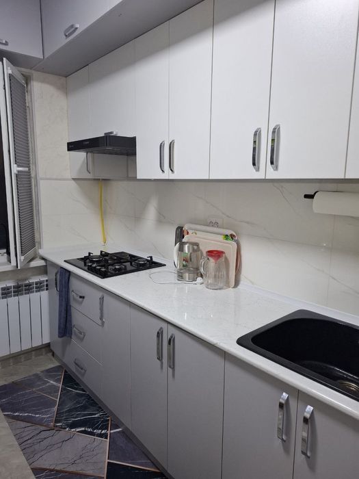 3 хона 6 этаж 10 этажли уй. 67000дол. Кухня,шкаф, гилам,колади. Решётк