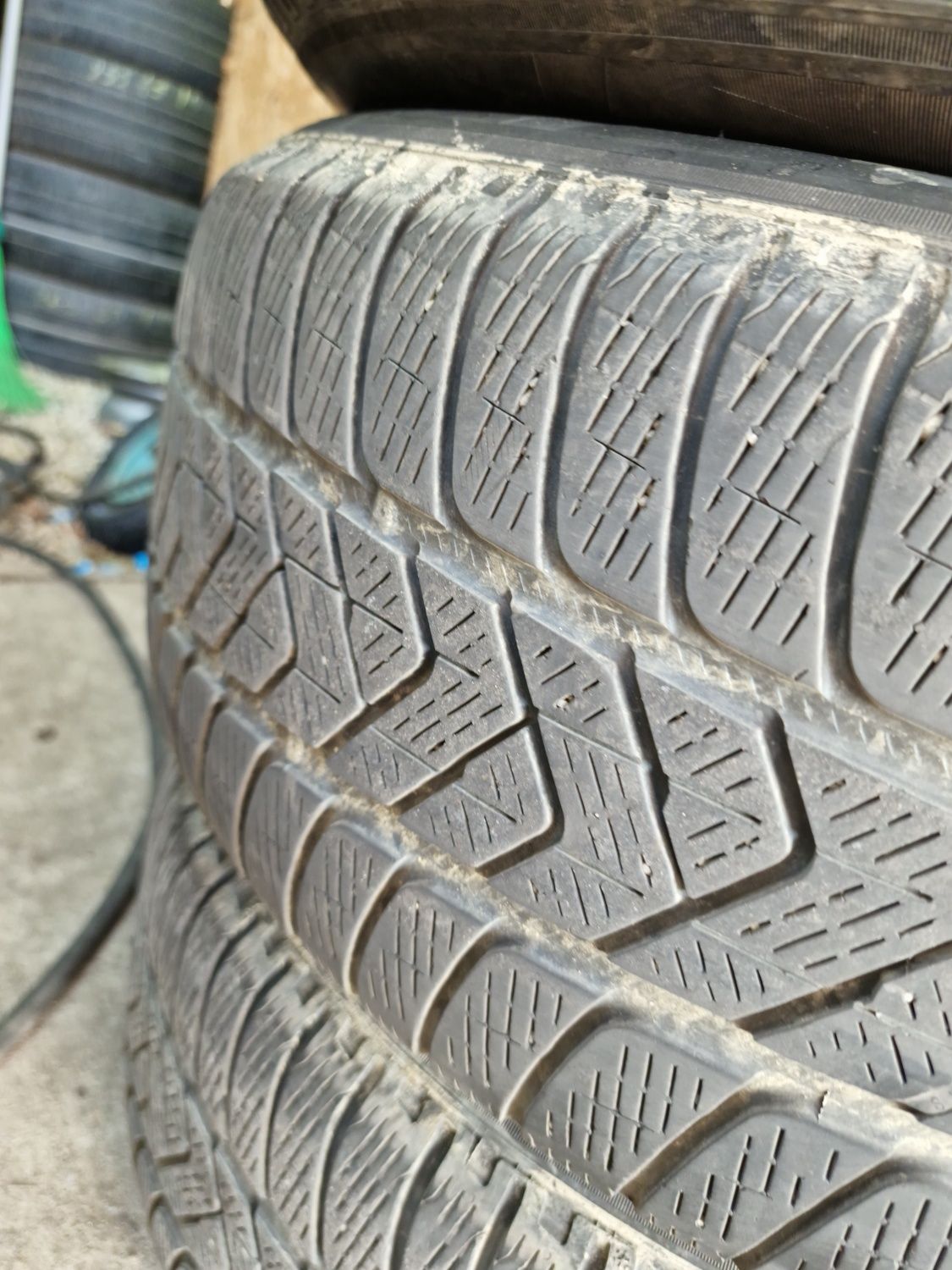 255 55 18 Pirelli run Flat bmw x5 x6 2018 4 anvelope iarna