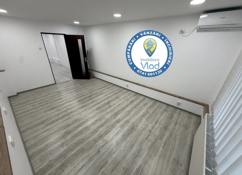 Ofer spre închiriere Spatiu Comercial la intrare in Micro 17