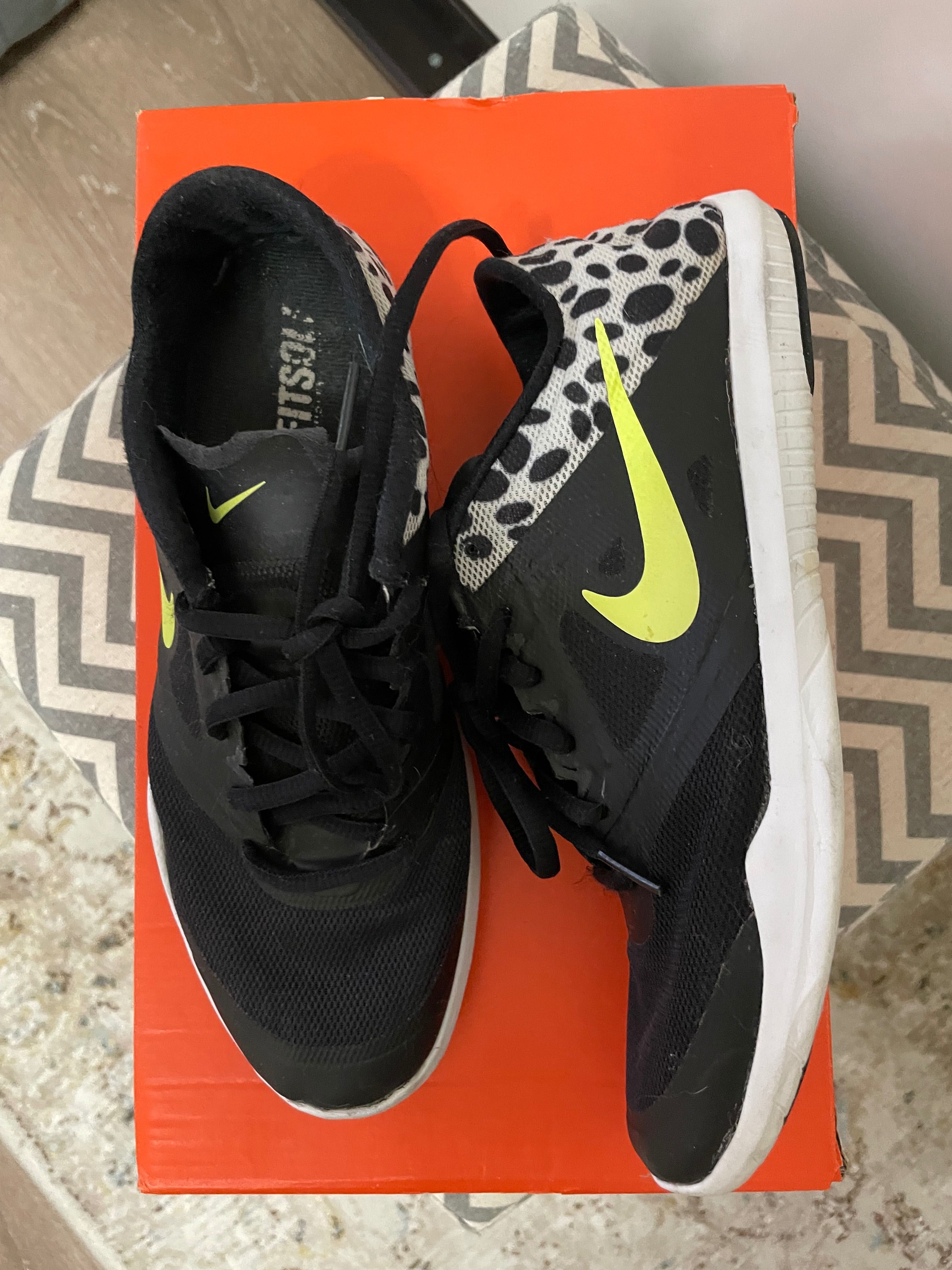 Кроссовки Nike. 37 размер