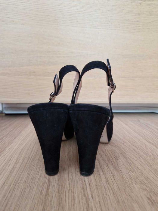 Велурени обувки с ток 38.5 номер