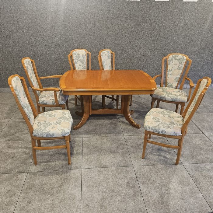 Masă  extensibilă din lemn masiv + scaune