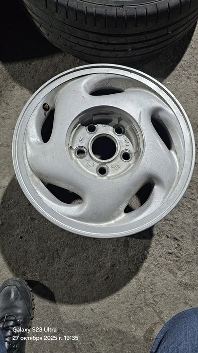 Продам диски от таеты превия. Подходят на таета эстиму.