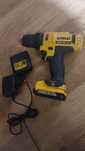 Bormasina autofiletanta dewalt 10,8-12v stare perfecta