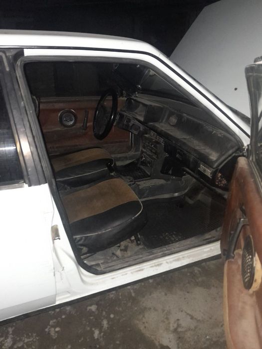 Срочно продаётся машина 09