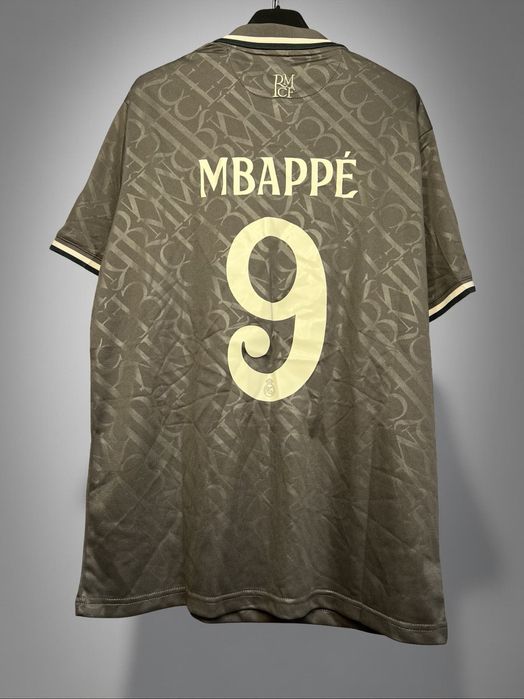 Tricou Real Madrid negru marimea L nou cu eticheta