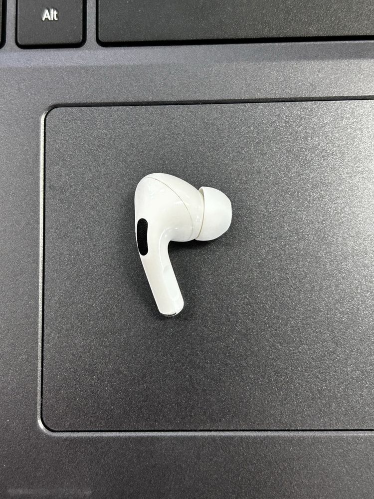 Правое ухо Airpods pro 1